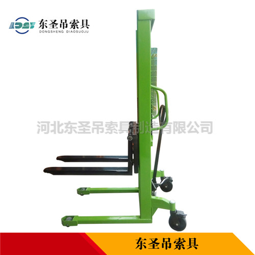 重型手動(dòng)液壓堆高車(chē)產(chǎn)品側(cè)面展示--河北東圣吊索具制造有限公司--小型攪拌機(jī)|石材夾具|液壓堆高車(chē)|手動(dòng)叉車(chē)